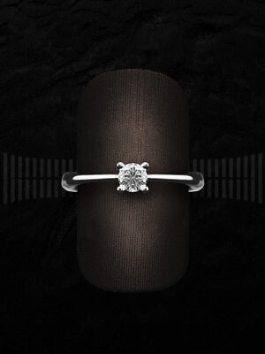 Sortija Solitario de Oro Blanco con Diamantes