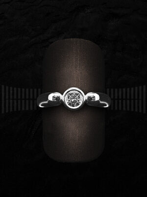 Sortija Solitario de Oro Blanco con Diamantes