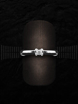 Sortija Solitario de Oro Blanco con Diamantes