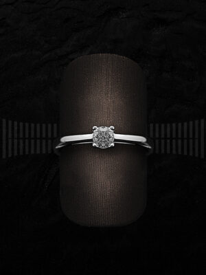 Sortija de Oro Blanco con Circonitas