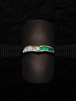 Sortija Oro Amarillo Esmeralda y Brillantes