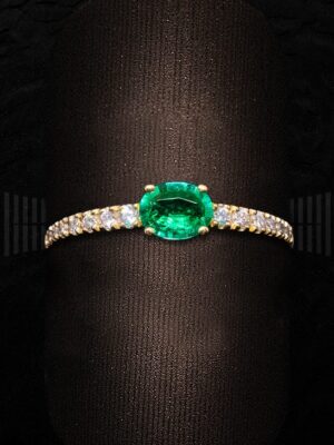 LUM 46DAE_SORTIJA ORO AMARILLO ESMERALDA Y BRILLANTES-detalle