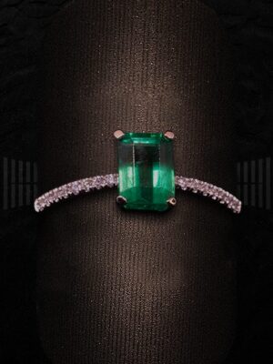 LUM BT 18DE SORTIJA ESMERALDA Y BRILLANTES-detalle