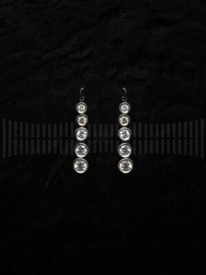 Pendiente chato brillante