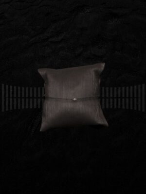 Pulsera de Plata Ribonada en Negro con Chatones de Diamantes