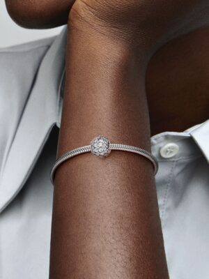 Charm Redondo Brillante en Pavé