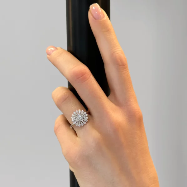 Colección White, Diamante 0.81 ct, roseton