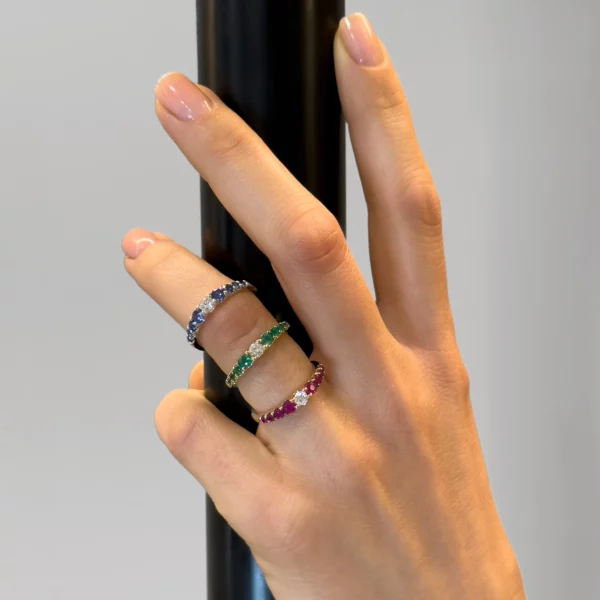 Colección Classic, Diamante 0.16 ct, zafiro, alianza